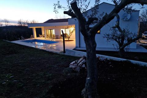 Istra, Rovinj - Moderna kuća s bazenom na osami 