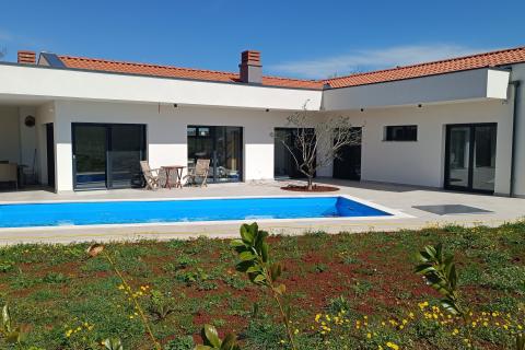 Istra, Rovinj - Moderna kuća s bazenom na osami 