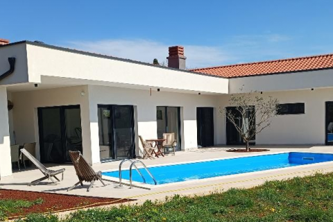 Istra, Rovinj - Moderna kuća s bazenom na osami 