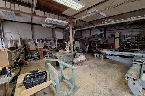 Opatija, okolica - poslovna zgrada s apartmanom