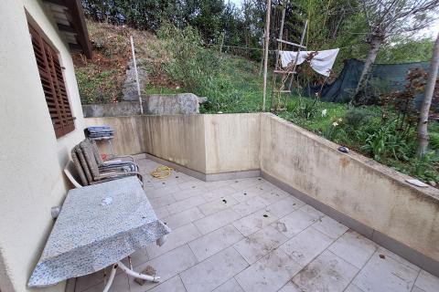 Opatija, okolica - poslovna zgrada s apartmanom