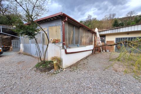 Opatija, okolica - poslovna zgrada s apartmanom