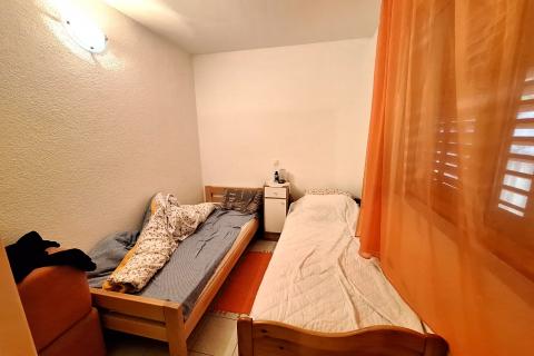 Opatija, okolica - poslovna zgrada s apartmanom