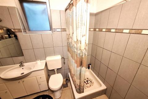 Opatija, okolica - poslovna zgrada s apartmanom