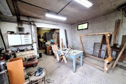 Opatija, okolica - poslovna zgrada s apartmanom