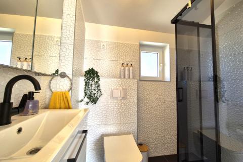 RIJEKA,KASTAV- stan s pogledom na more