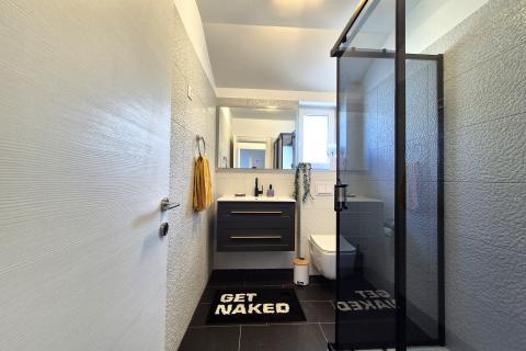 RIJEKA,KASTAV- stan s pogledom na more