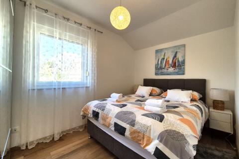 RIJEKA,KASTAV- stan s pogledom na more