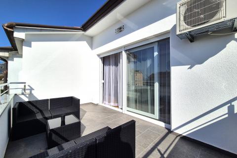 RIJEKA,KASTAV- stan s pogledom na more