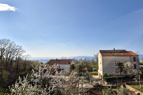 RIJEKA,KASTAV- stan s pogledom na more