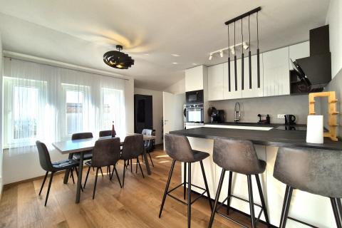 RIJEKA,KASTAV- stan s pogledom na more