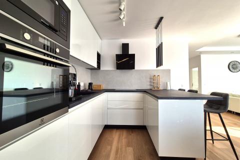 RIJEKA,KASTAV- stan s pogledom na more