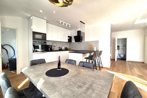 RIJEKA,KASTAV- stan s pogledom na more