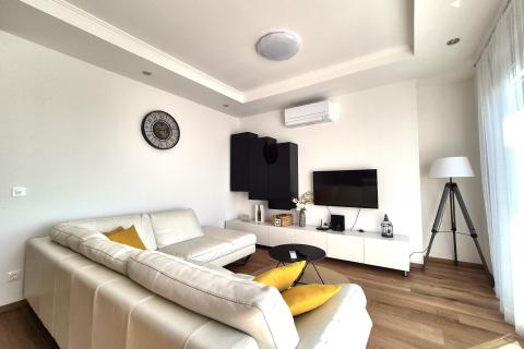 RIJEKA,KASTAV- stan s pogledom na more