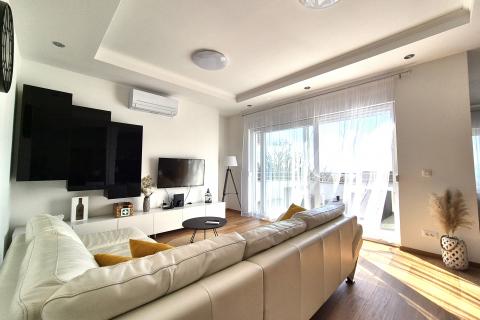 RIJEKA,KASTAV- stan s pogledom na more