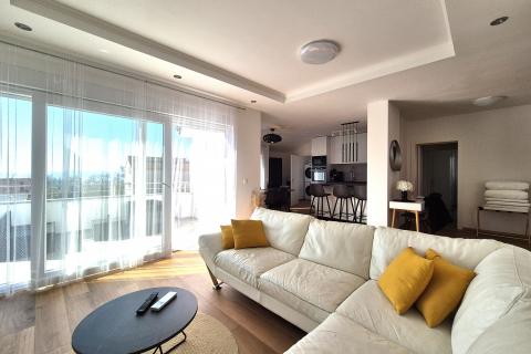 RIJEKA,KASTAV- stan s pogledom na more