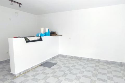 Ivanić-Grad, Kloštar Ivanić, obiteljska kuća, polu-adaptirana