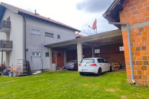 Ivanić-Grad, Kloštar Ivanić, obiteljska kuća, polu-adaptirana