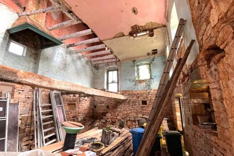 Istra, Oprtalj, okolica – kompleks nekretnina s potencijalom za turizam ili miran život na selu