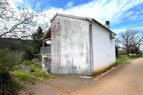 Istra, Oprtalj, okolica – kompleks nekretnina s potencijalom za turizam ili miran život na selu