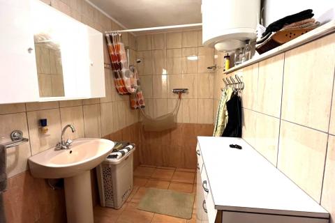 Istra, Oprtalj, okolica – kompleks nekretnina s potencijalom za turizam ili miran život na selu