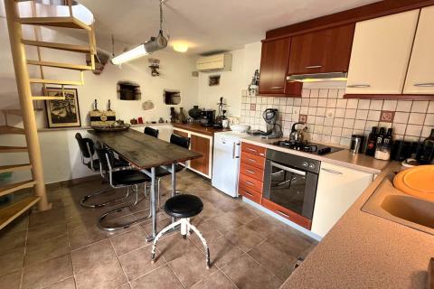 Istra, Oprtalj, okolica – kompleks nekretnina s potencijalom za turizam ili miran život na selu