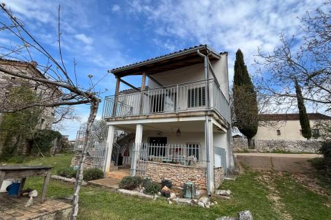 Istra, Oprtalj, okolica – kompleks nekretnina s potencijalom za turizam ili miran život na selu