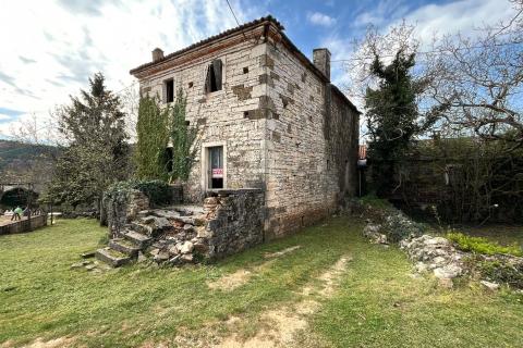 Istra, Oprtalj, okolica – kompleks nekretnina s potencijalom za turizam ili miran život na selu