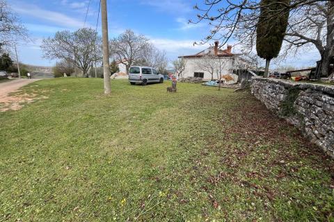 Istra, Oprtalj, okolica – kompleks nekretnina s potencijalom za turizam ili miran život na selu