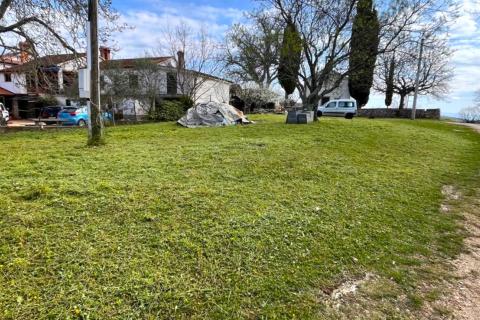 Istra, Oprtalj, okolica – kompleks nekretnina s potencijalom za turizam ili miran život na selu