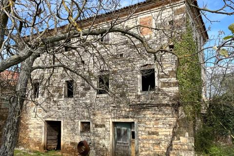 Istra, Oprtalj, okolica – kompleks nekretnina s potencijalom za turizam ili miran život na selu
