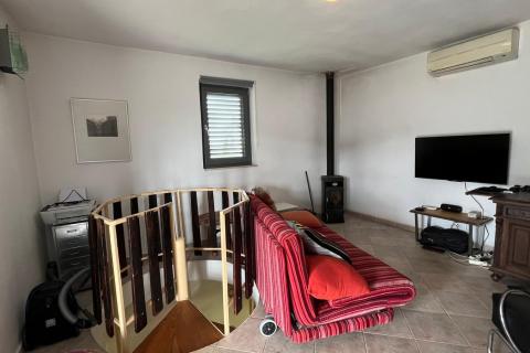 Istra, Oprtalj, okolica – kompleks nekretnina s potencijalom za turizam ili miran život na selu