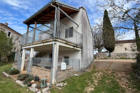 Istra, Oprtalj, okolica – kompleks nekretnina s potencijalom za turizam ili miran život na selu