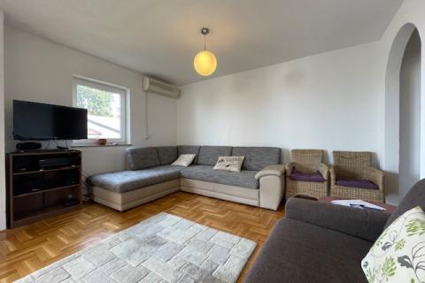 Insel Krk, Malinska, Wohnung mit Meerblick, Erdgeschoss, Parkplatz