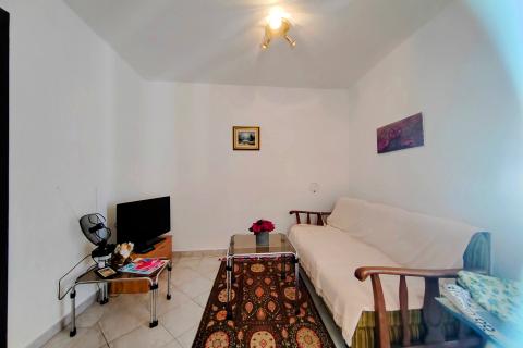 OTOK KRK,SOLINE kuća sa dva stana