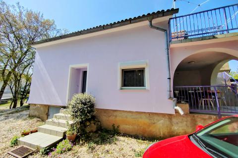 OTOK KRK,SOLINE kuća sa dva stana