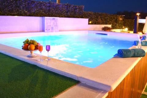 Istra,Kaštel-Vila s bazenom i apartmanska kuća