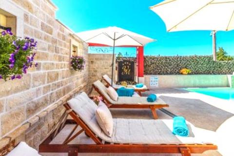 Istra,Kaštel-Vila s bazenom i apartmanska kuća