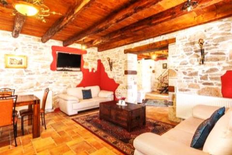 Istra,Kaštel-Vila s bazenom i apartmanska kuća