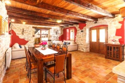 Istra,Kaštel-Vila s bazenom i apartmanska kuća