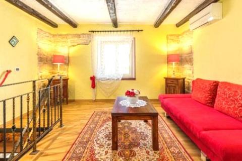 Istra,Kaštel-Vila s bazenom i apartmanska kuća