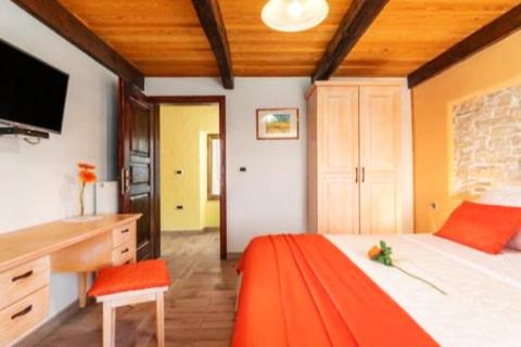 Istra,Kaštel-Vila s bazenom i apartmanska kuća