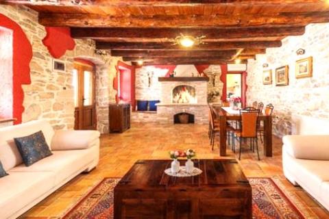 Istra,Kaštel-Vila s bazenom i apartmanska kuća