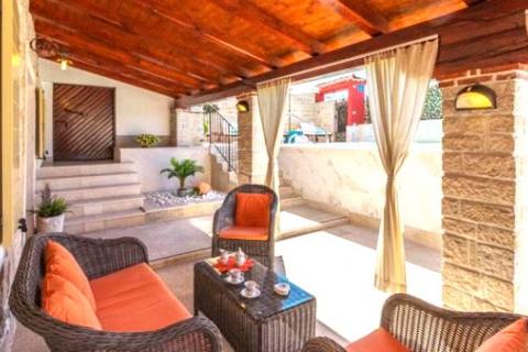 Istra,Kaštel-Vila s bazenom i apartmanska kuća