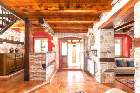 Istra,Kaštel-Vila s bazenom i apartmanska kuća