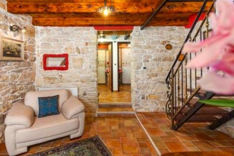 Istra,Kaštel-Vila s bazenom i apartmanska kuća