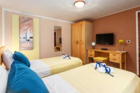 Istra,Kaštel-Vila s bazenom i apartmanska kuća