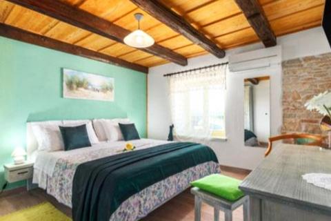 Istra,Kaštel-Vila s bazenom i apartmanska kuća