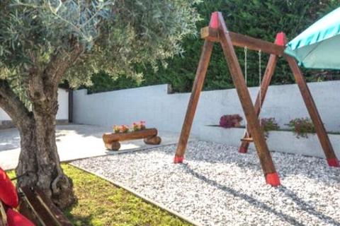 Istra,Kaštel-Vila s bazenom i apartmanska kuća