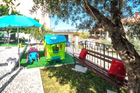 Istra,Kaštel-Vila s bazenom i apartmanska kuća